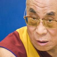 Dalaj Lama dodirivao Lejdi Gagu: Isplivao kontroverzni snimak 