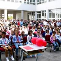 Novosarajevskim prvačićima uručeni školski ruksaci sa priborom
