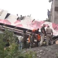 U padu autobusa s mosta u Kašmiru deset poginulih i 55 povrijeđenih