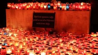 Mostarci odali počast: Paljenje svijeća u znak sjećanja na žrtve grada heroja Vukovara