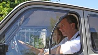 Pahor prodao Renault 4 za 60.000 eura, a sav novac donira djeci oboljeloj od raka