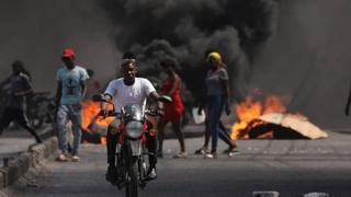 Haos na Haitiju: Bande upale u zatvor i oslobodile više od 3.500 zatvorenika