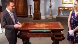 Čudo od stola iz 19. stoljeća: Teško je izbrojati koliko ima tajnih pregrada