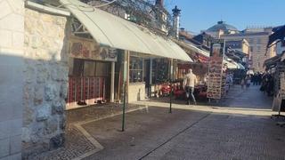 Uklonjena bašta kafića Branke Sovrlić: Točili alkohol uz zid džamije
