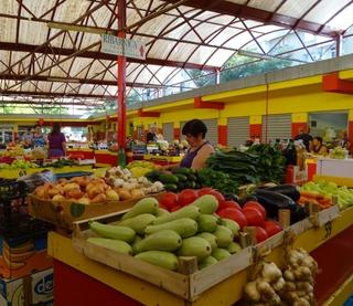 Voće i povrće na pijacama skuplje i do 70 posto: Ko će praviti ajvar i džemove kad su cijene evropske, a plaće bosanske