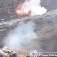 Pogledajte kako je ukrajinski Bredli izbušio rusko oklopno vozilo 