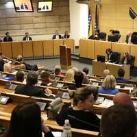 Prekinuta sjednica Predstavničkog doma Parlamenta FBiH, potvrđen zastupnički mandat Franki Leko