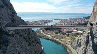 Spojen most u Omišu: Pogledajte fotografije iz zraka