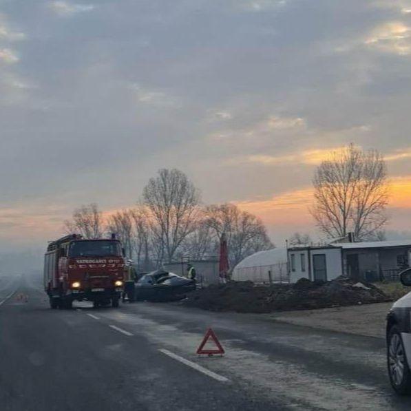 Teška saobraćajna nesreća kod Kalesije: Jedna osoba poginula, vatrogasci na terenu
