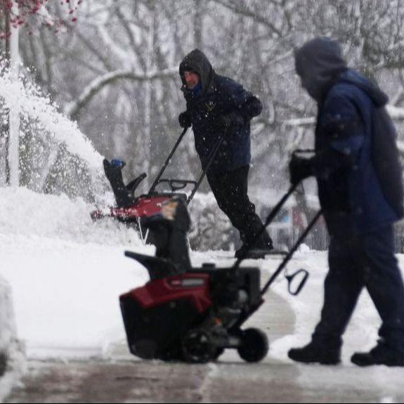 Opasno vrijeme u SAD: Snježne oluje blokirale gradove, nekoliko država ostalo bez struje
