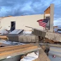 Desetine tornada pogodili centralni dio SAD: Tri osobe povrijeđene, uništene zgrade i dalekovodi