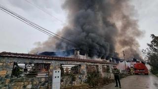 Ekološka katastrofa u Sjevernoj Makedoniji: Zapaljeno 100 tona opasnih hemikalija u fabrici boja