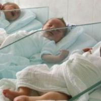 U Općoj bolnici "Prim. dr. Abdulah Nakaš" rođeno pet beba, na UKC Tuzla 11