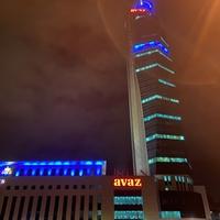 "Avaz Twist Tower" osvijetljen plavom bojom povodom Svjetskog dana borbe protiv dijabetesa