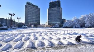 Ljubljana: Ispred parlamenta napravljeni snježni lijesovi protiv rata u Gazi
