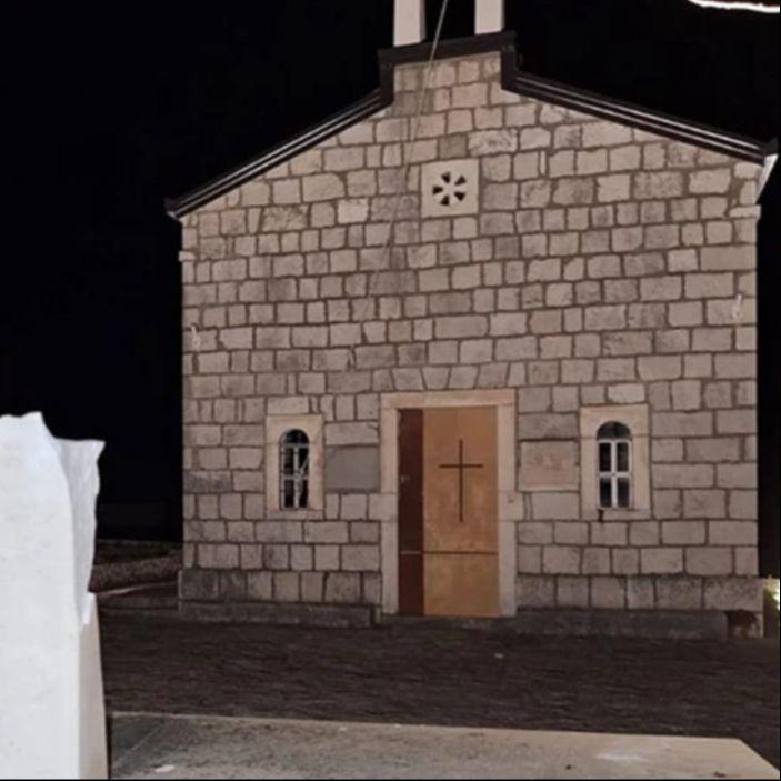 Vandalski čin u Neumu: Polomljeni krstovi kod crkve