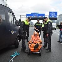 Policija rastjerala demonstrante sa autoputa u Amsterdamu
