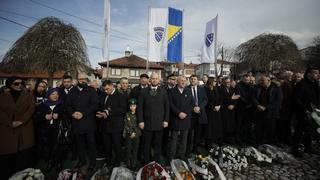 Dan nezavisnosti BiH: Položeno cvijeće na Šehidskom mezarju Kovači