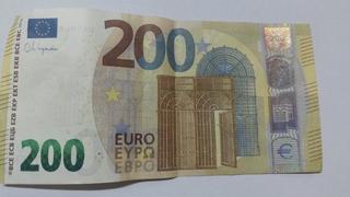 U Bosanskoj Gradiški uhapšene tri osobe zbog zbog "rasturanja" lažnih eura u apoenu od 200 eura