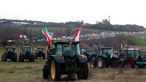 Traktorima se uputili u centar glavnog grada - Avaz