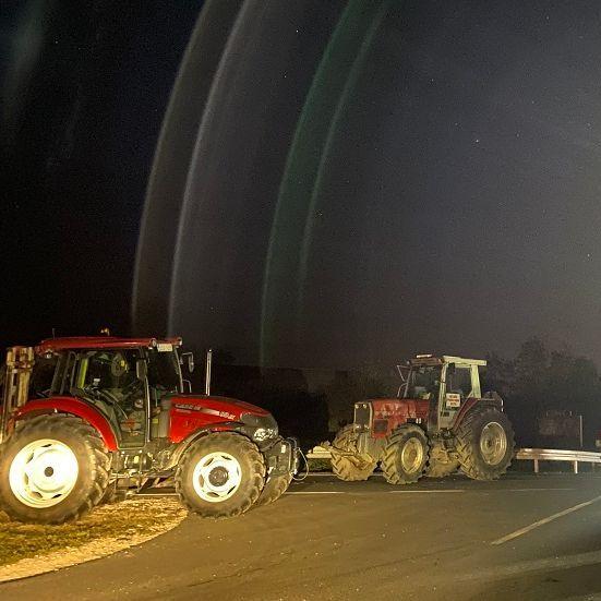 Reporteri "Avaza" s poljoprivrednicima u Orašju: Duga noć ispred njih, ipak raspoloženje dižu pjesmom!