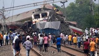 Indija: Greška u sistemu signalizacije dovela do nesreće u kojoj je poginulo više od 300 ljudi