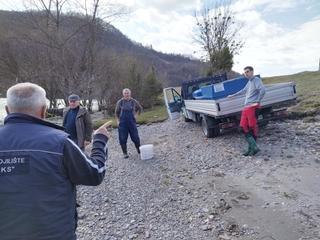 U Drinu i njene pritoke pušteno 2.500 komada pastrmke