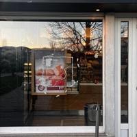 U Sarajevu razbijen izlog još jedne pekare "Manja": Četvrti u posljednjim danima