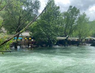 Rijeka Buna poplavila restorane u Blagaju