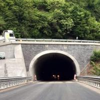 Obustavljen saobraćaj na putu Nemila - Topčić Polje: Formirane duge kolone u oba smjera na obilaznom pravcu