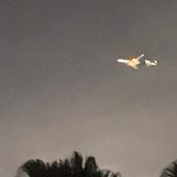 Dramatični snimak aviona kojem se tokom leta zapalio motor 