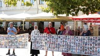 Majke Srebrenice: Tražit ćemo svoje najmilije do posljednje kapi krvi