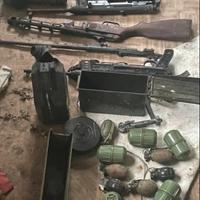 Arsenal oružja pronađen u devastiranoj kući kod Sokoca