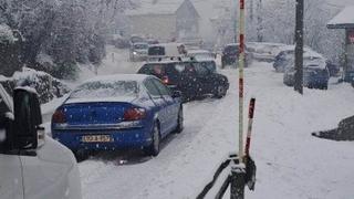 Kolaps na M17 između Konjica i Jablanice: Dva kamiona zaglavila u snijegu, nastale velike gužve