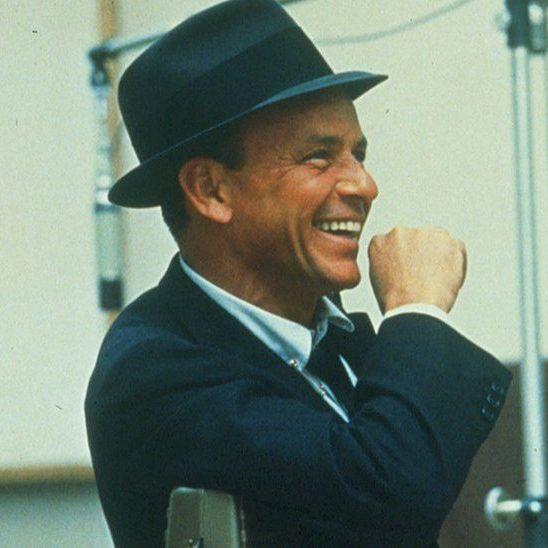 Preminuo američki pjevač i glumac Frenk Sinatra  