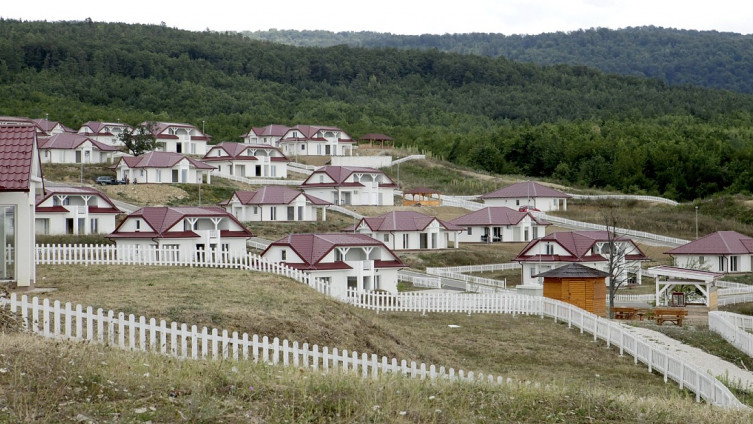 Popovići kod Ilijaša: Izgrađeno 60 kuća (Foto: S. Saletović)