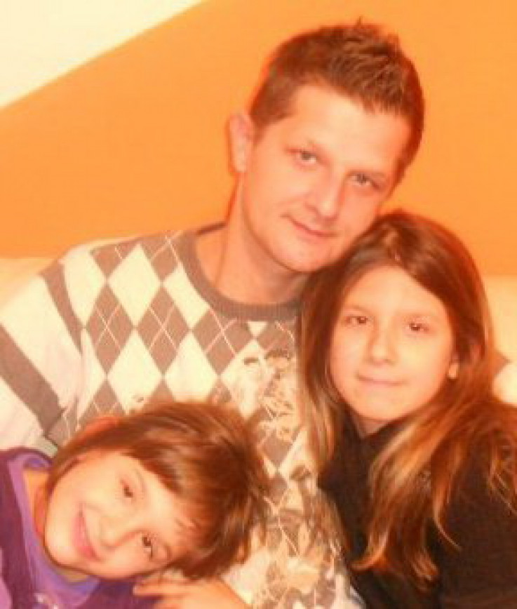 Adis sa kćerkicama Dijanom i Dajlom