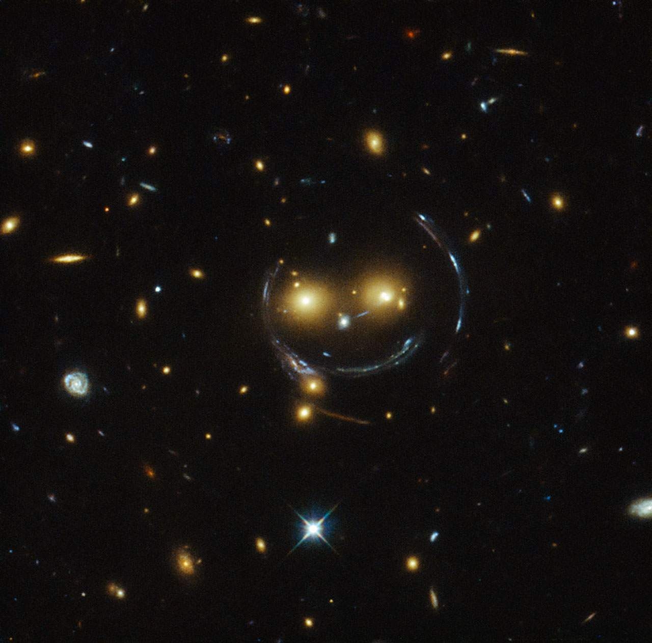 Šalje li nam neko poruku: Hubble zabilježio veseli klaster galaksija