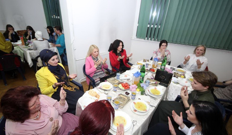 "Preporod" organizirao  zajednički iftar za žene