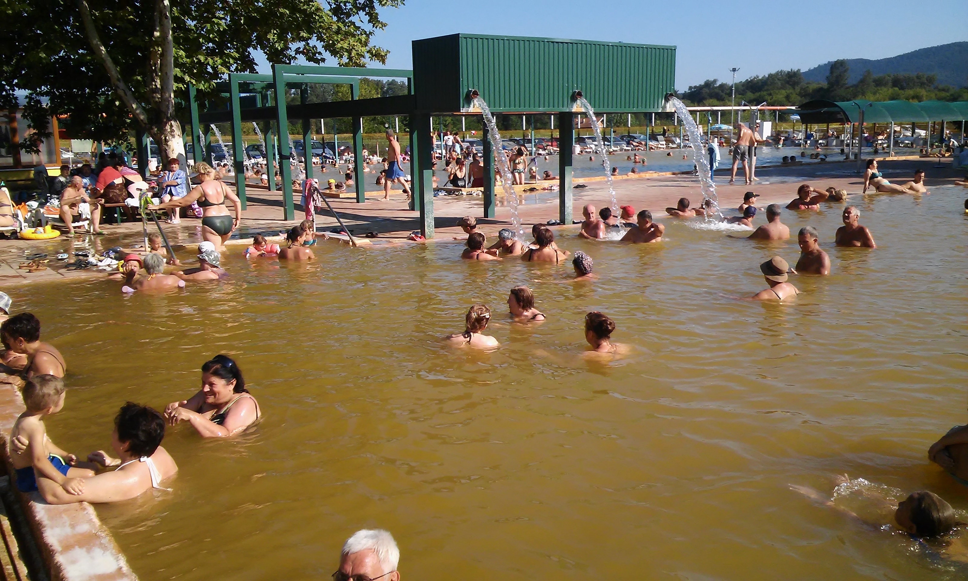 GRAČANICA Brojnim kupačima prijala voda temperature od 36 stepeni Celzijusa