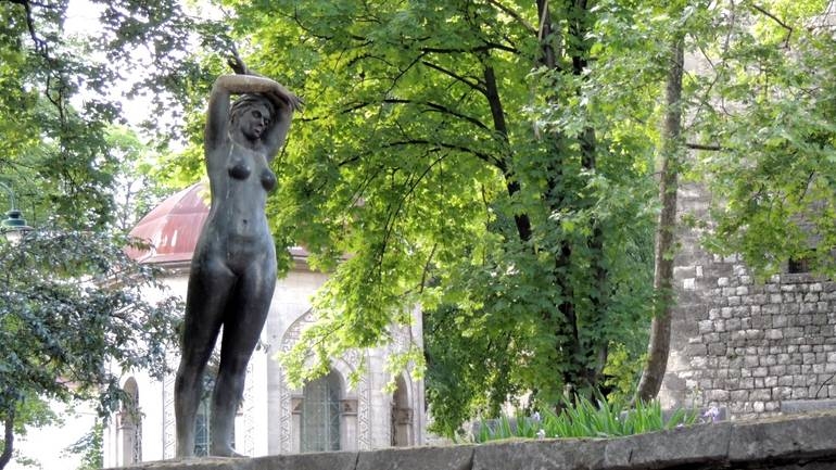 I nakon tri desetljeća građani i turisti traže odgovor: Koja je lijepa Bišćanka bila inspiracija za "Djevojku s Une"