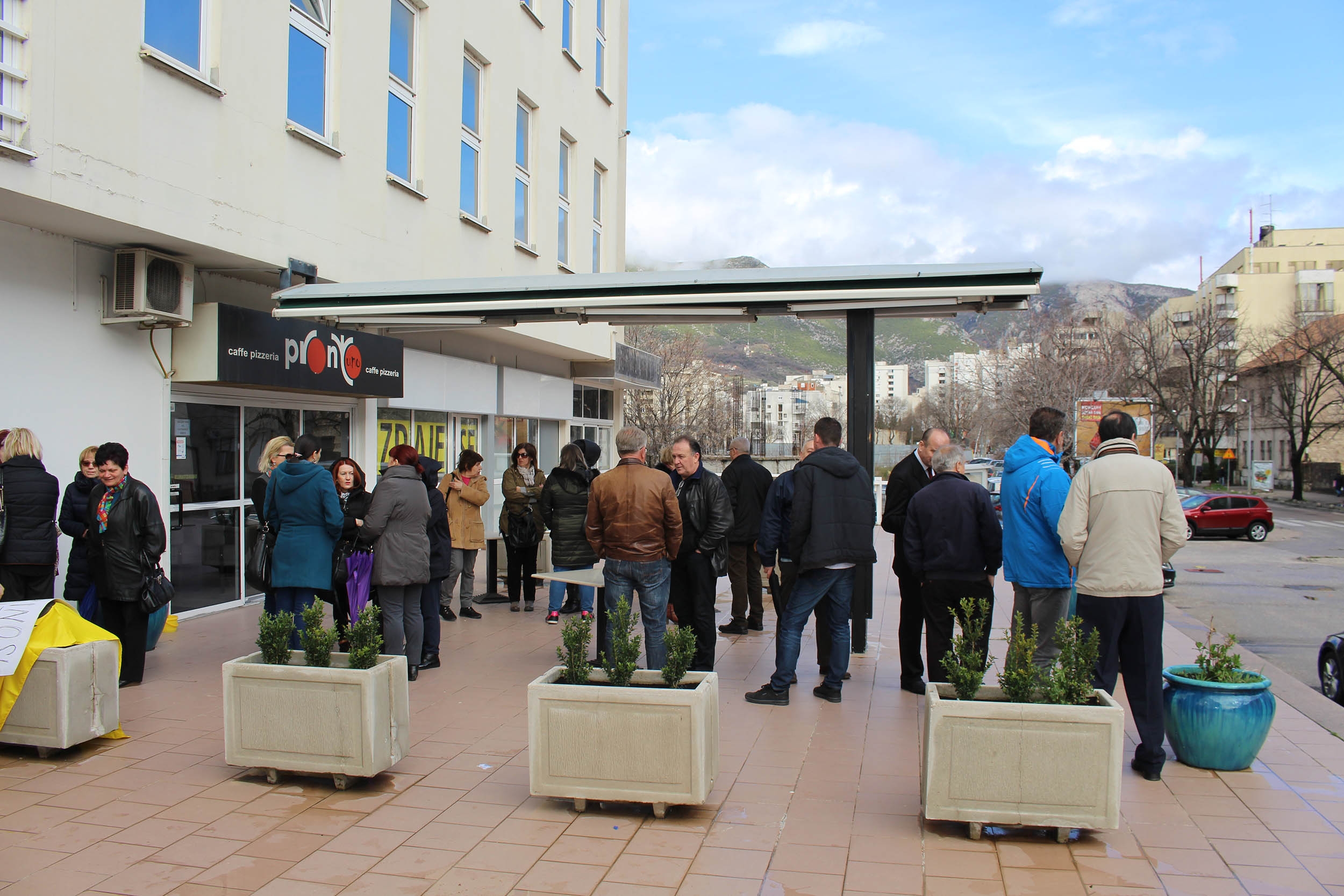 Mostar: Mirni protest radnika hotela "Ero"