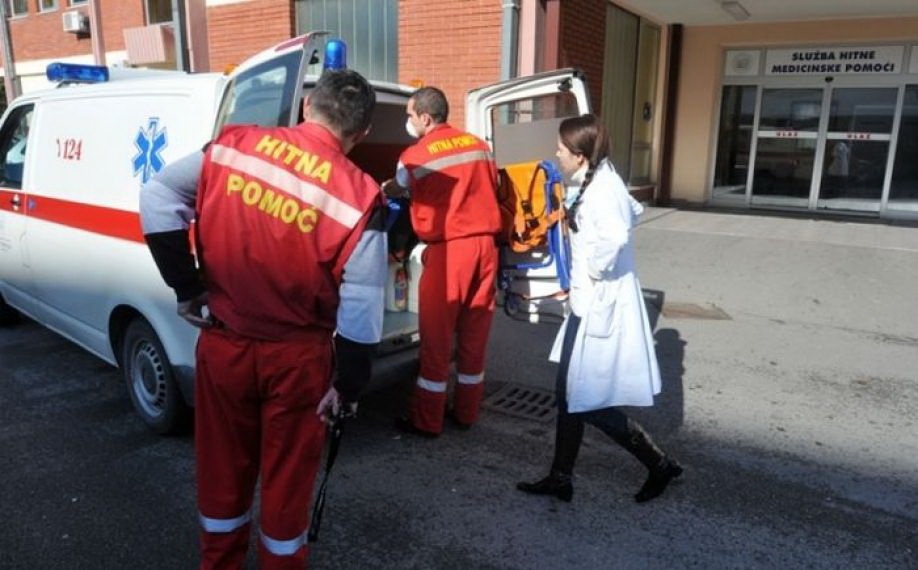 Banja Luka: Medicinskoj sestri povrijedio ruku, ljekara polio vodom