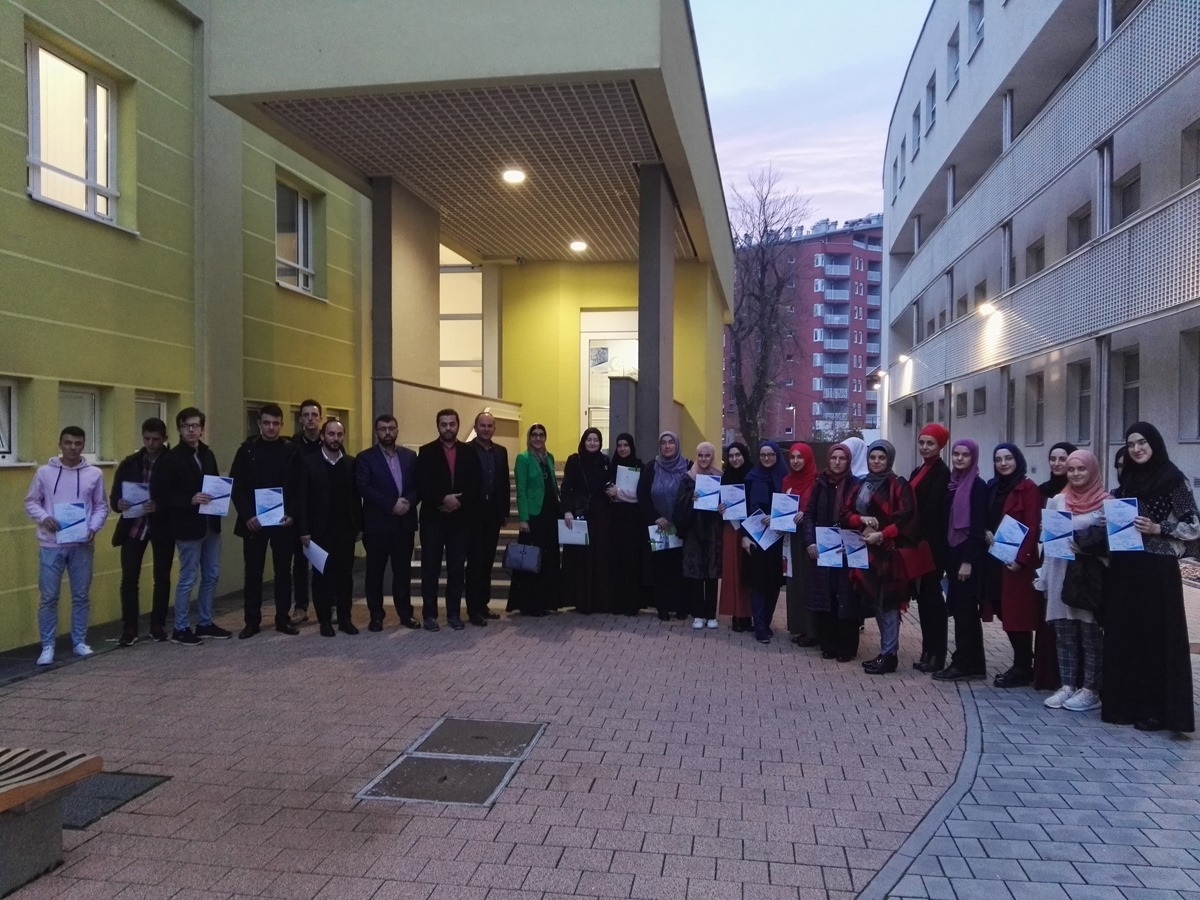 Učestvovali učenici medresa i gimnazija