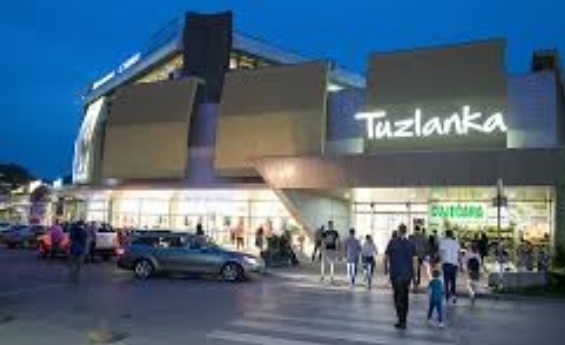 Drškom noža udario zaštitara u glavu, jer mu je rekao da stavi masku na lice