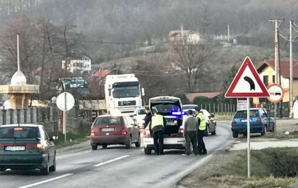 U sudaru Peugeota i Golfa povrijeđena jedna osoba