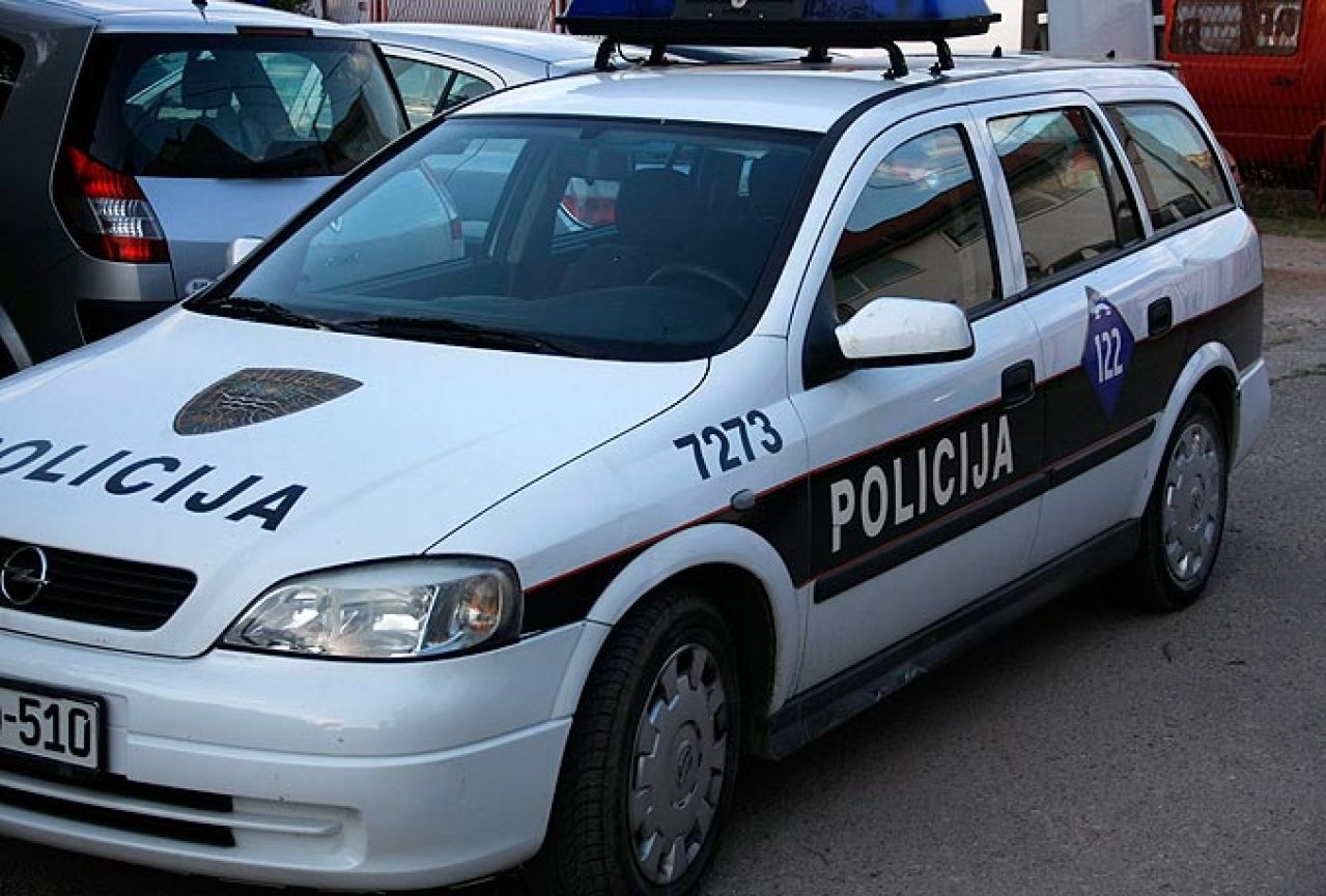 Vozača Passata presreli pa ga istukli i oteli mu 140.000 KM i skoro 5.000 eura