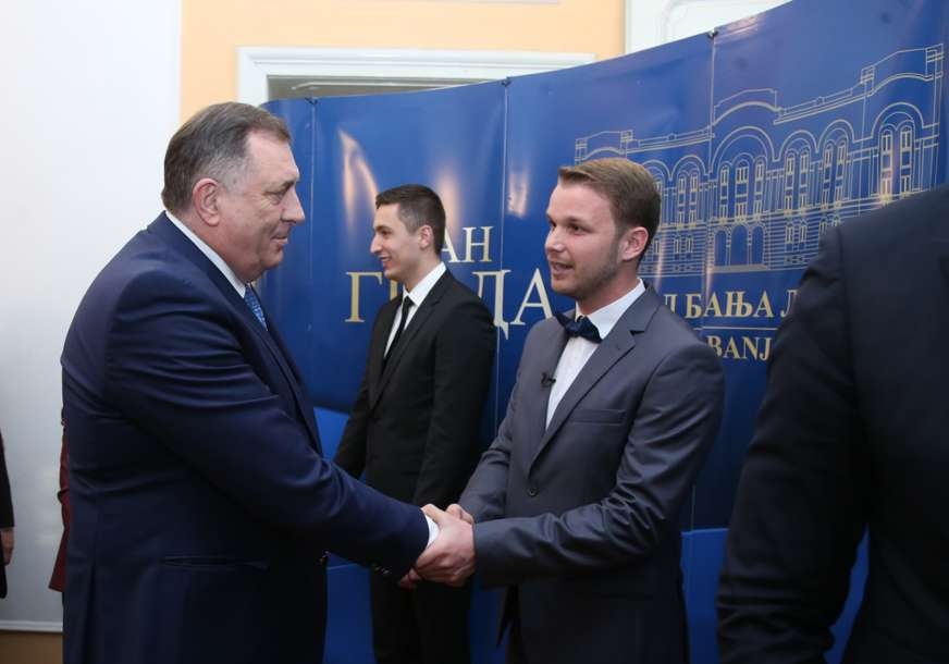 Rukovanje ljutih rivala: Dodik čestitao Stanivukoviću
