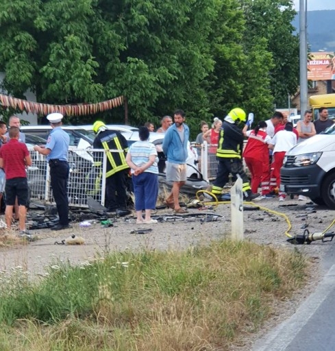 Stravična nesreća kod Banje Luke: Sudar tri automobila, vatrogasci izvlačili povrijeđene
