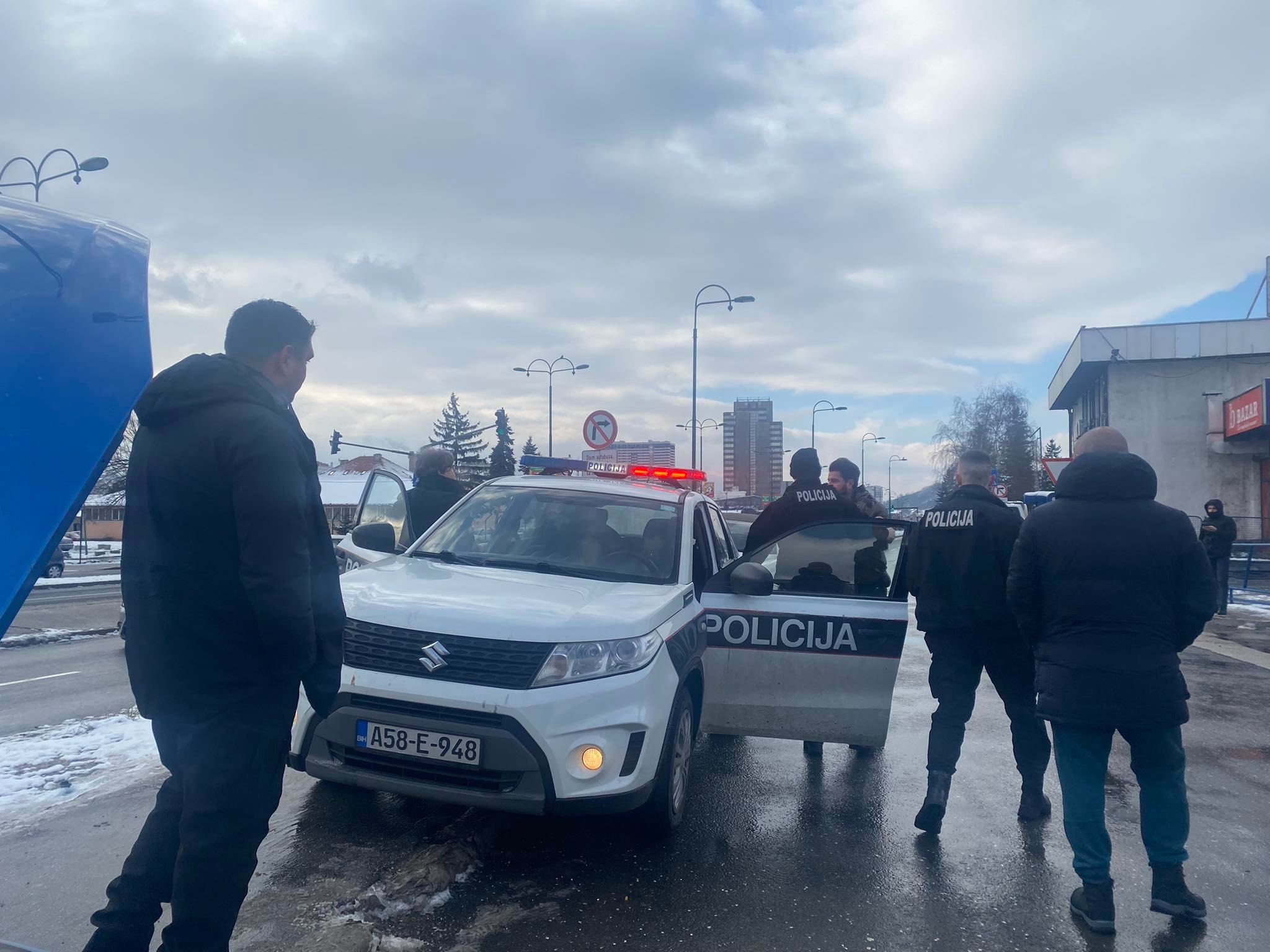 Nesvakidašnja situacija: Francuz iskoristio nepažnju Sarajke i ukrao automobil, "uhapsio" ga taksista na Autobuskoj stanici